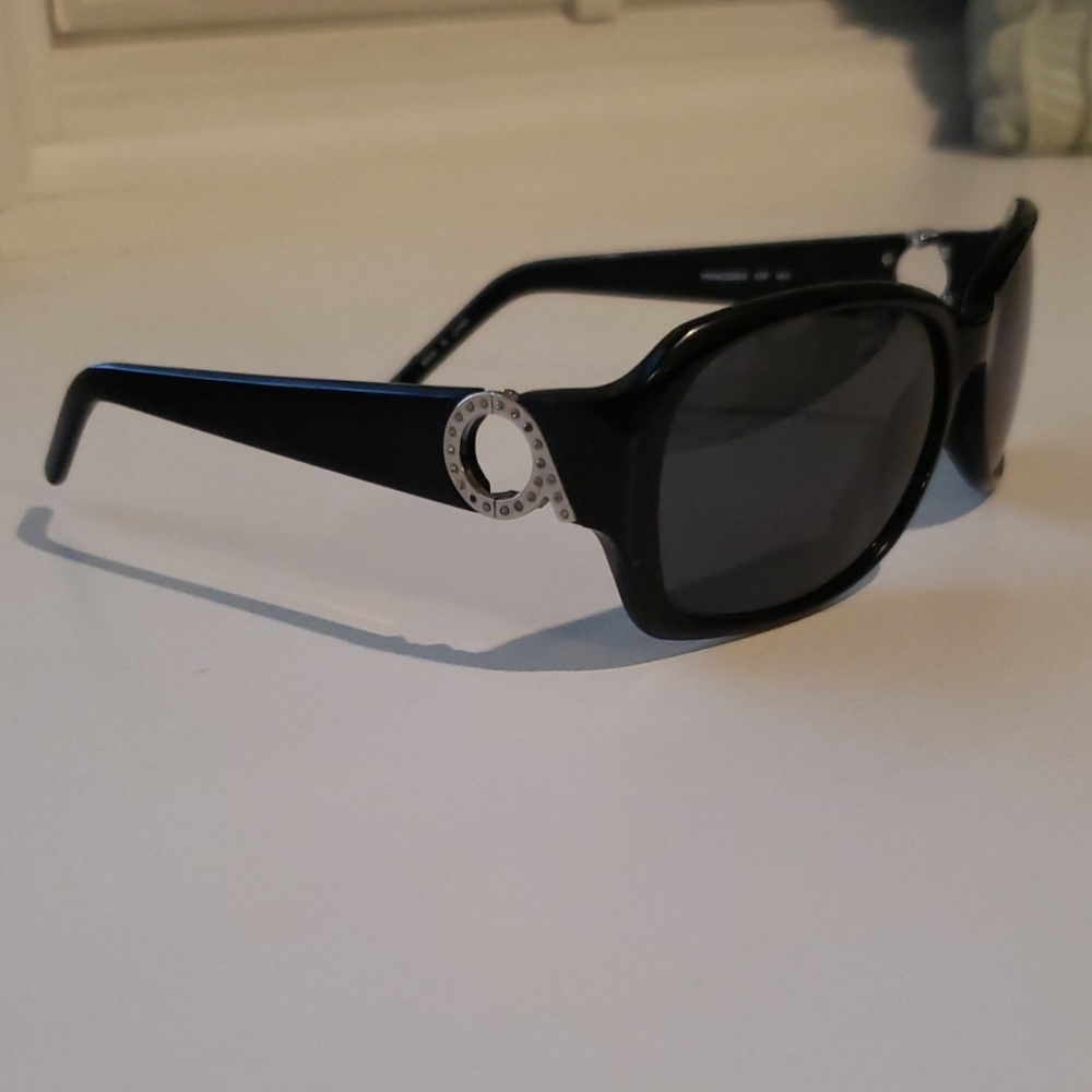 Nine West black polarized sunglasses